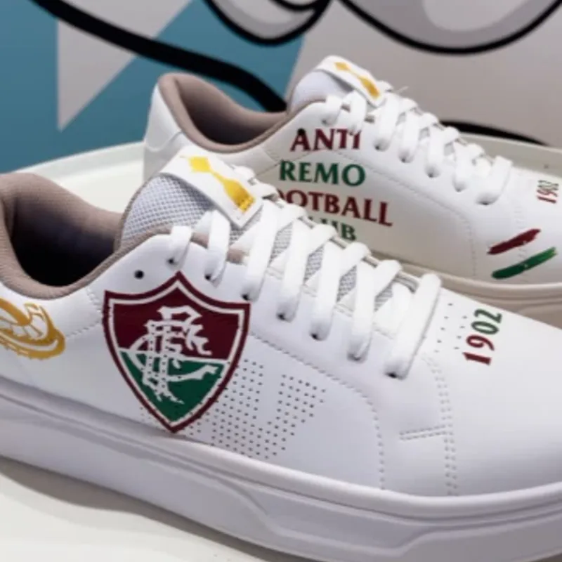 Tênis branco customizado com o escudo do Fluminense pela Wash Sneakers 21