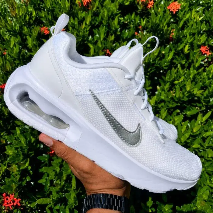 Par de tênis atendido pela Wash Sneakers 21